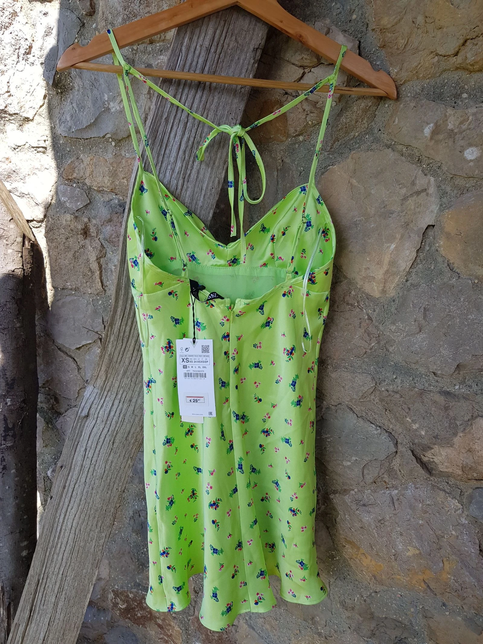 Vestido mini satinado floral Zara PP. Robe courte satinée fleurie – photo 3